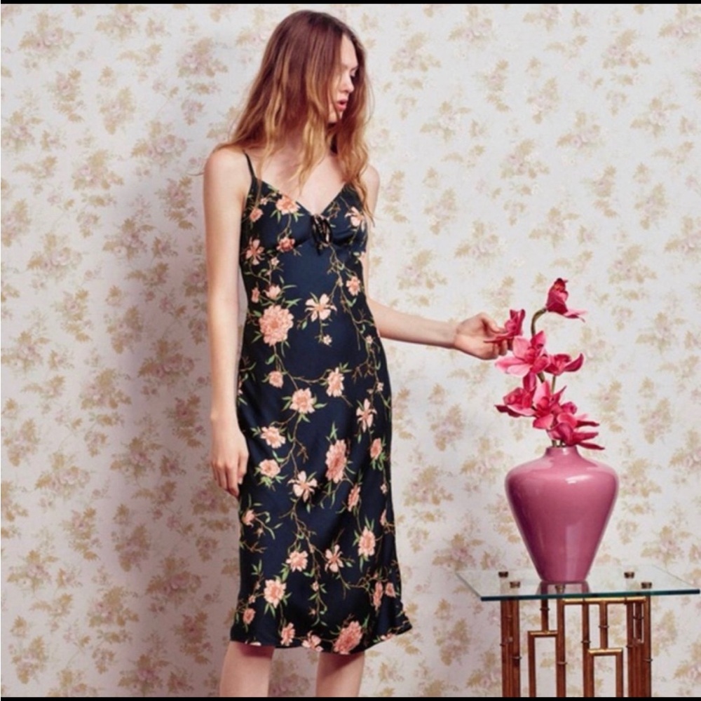 UO Urban Outfitters Betsy Satin Floral Midi Dress small romantic
